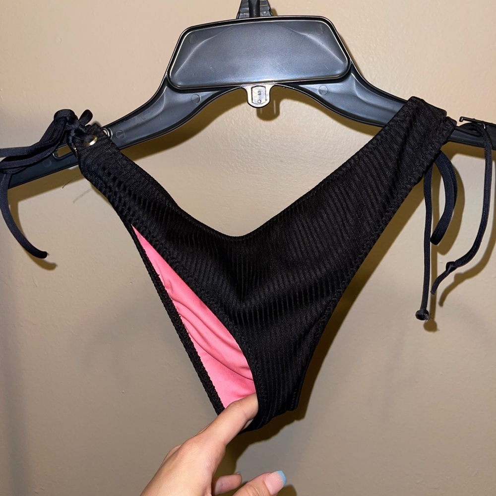 Black ribbed bikini bottoms